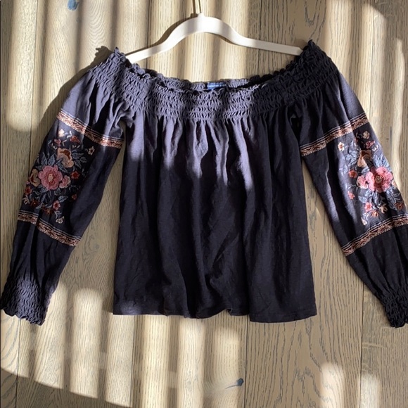 American Eagle Outfitters Tops - Flowery long sleeve shirt